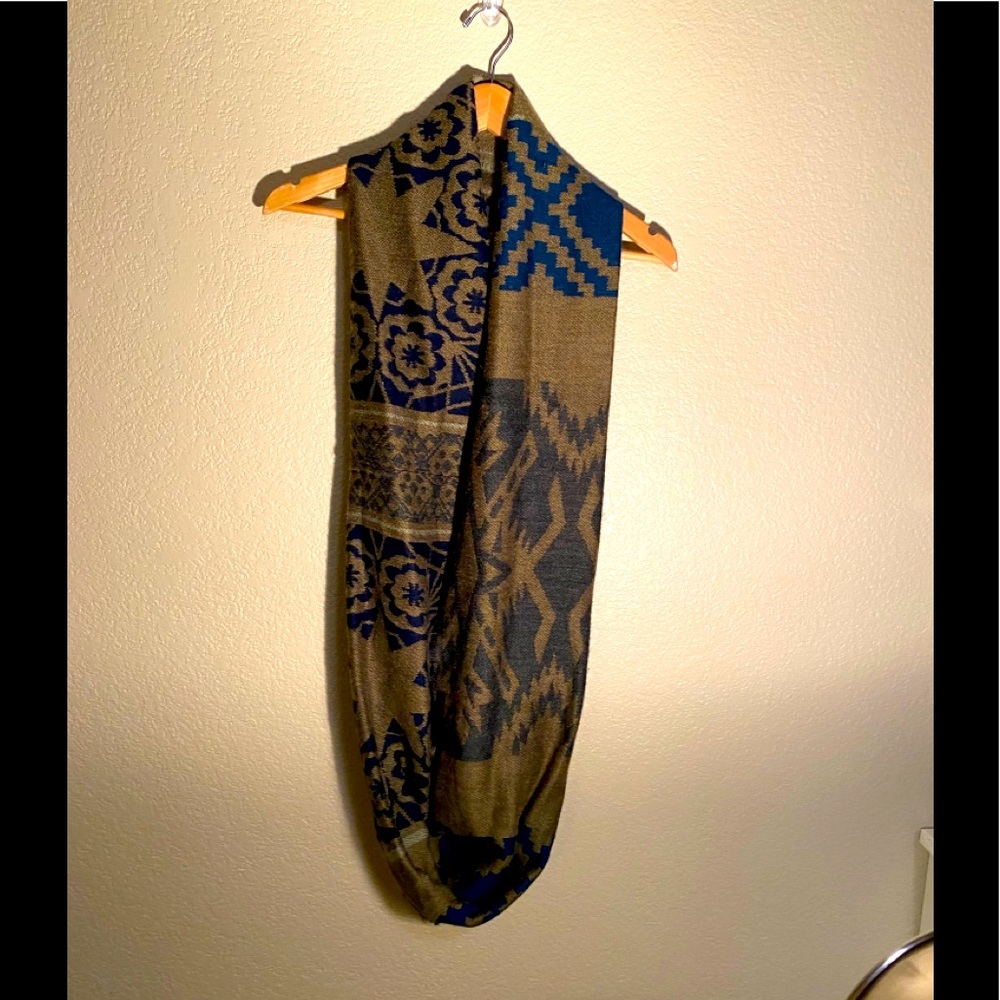 Rising Tide, Eternity scarf